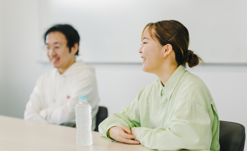 末永と川上の対談の様子